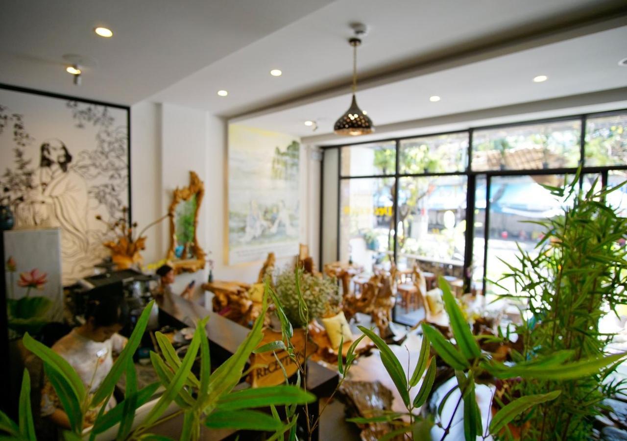Phuong Tran And 3* Da Nang